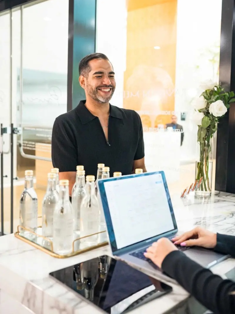 The super human protocol by Casa Privee combines extremely low frequency, EWOT, and PBMT therapies. Book your session for whole body wellness in Miami, Florida today.