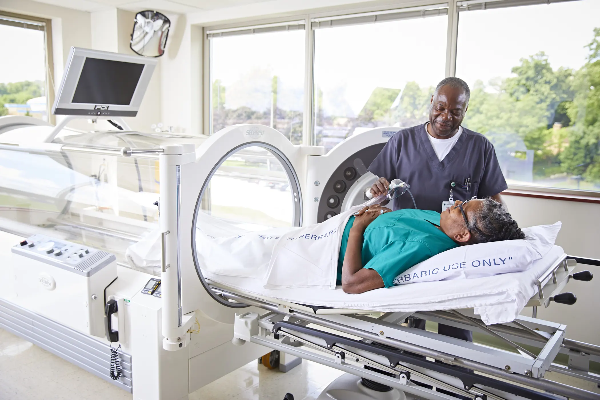Heal Your Brain with Hyperbaric Oxygen Therapy in Miami - Casa Privee Prof. Dr. Bankole Johnson presents his patient guide to regenerative medicine. Discover a new era of healing.